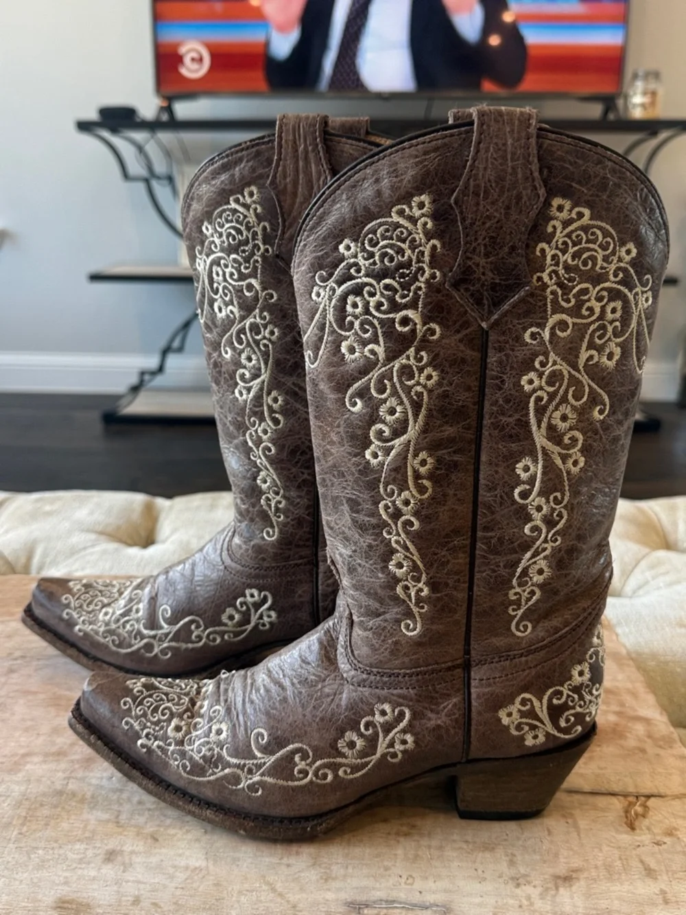 Corral Teen 4 Embroidered Brown‎ Leather Cowboy Boots - Cream Scroll Detail